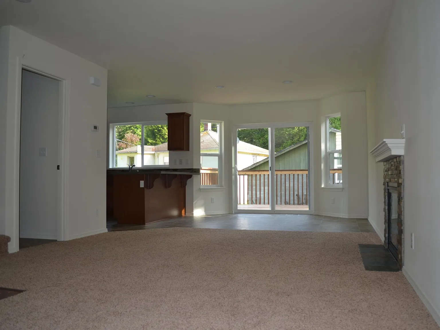 3 bed, 2.5 bath, 1300 sqft, $2,300 — Photo 4