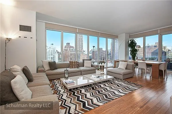Sold by Schulman Realty LLC | media 1