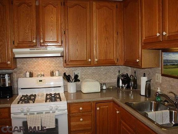 3rd image of 419 Douglas Dr
