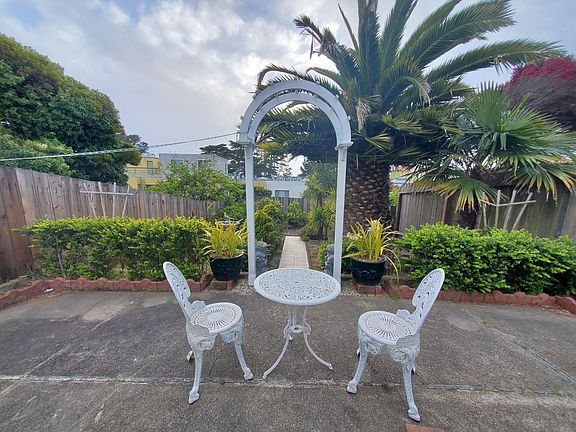 5th image of 1827 35th Ave