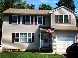 92 Upton St, Springfield, MA 01104