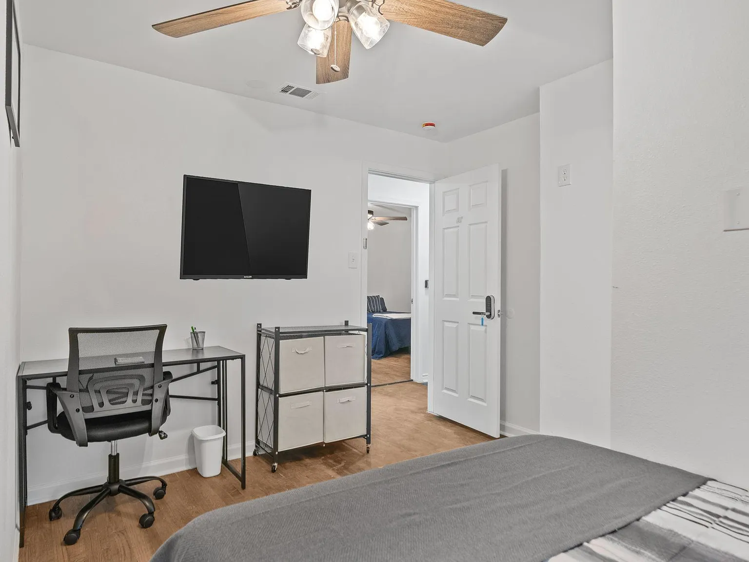 4 bed, 5.0 bath, 3241 sqft, $1,222 — Photo 1