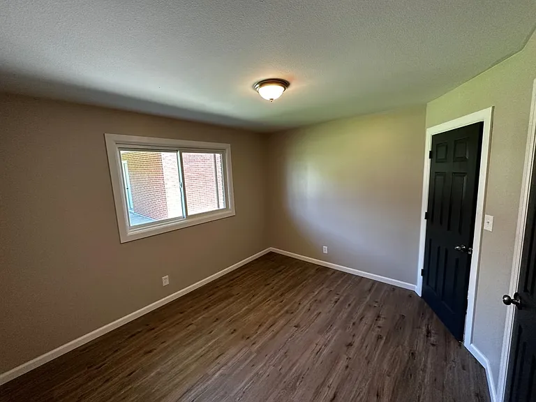 175 Custer St — Photo 6