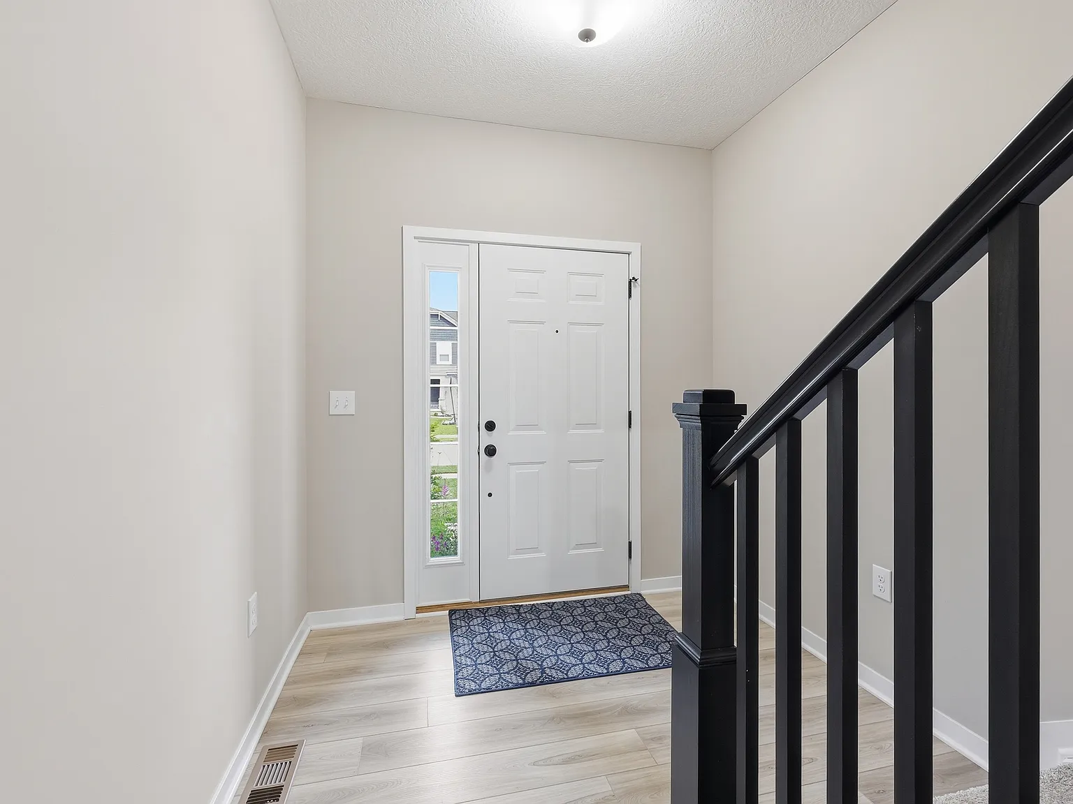 4 bed, 2540 sqft, $3,200 — Photo 3
