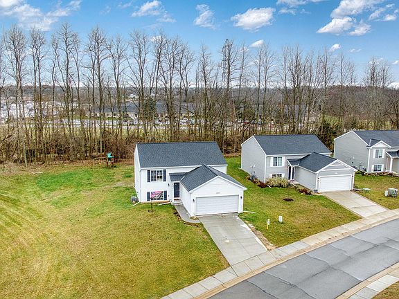 3rd image of 159 Saint Clair Cir
