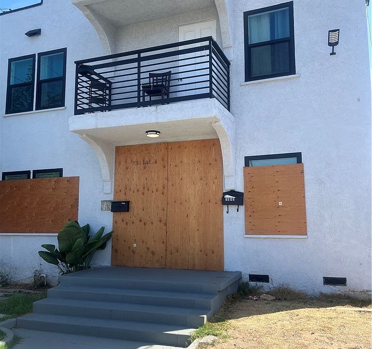 1st image of 1040 N Almond Ct