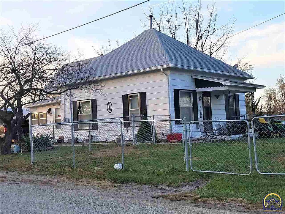 1st image of 106 N Cedar St