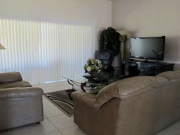 3rd image of 3311 SW 25th Pl
