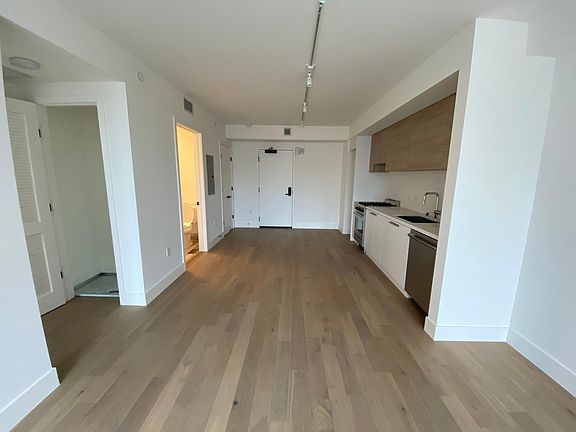 5th image of 719 Larkin St #505
