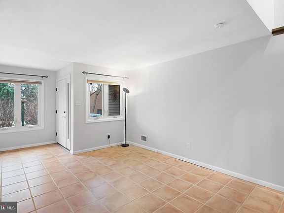 4th image of 5552 Doral Dr