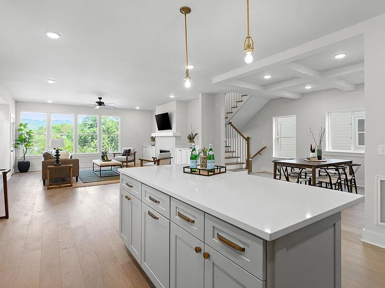 638 Ladd Ave — Photo 10