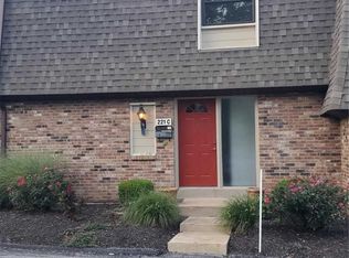 221 Braeshire Dr APT C, Ballwin, MO