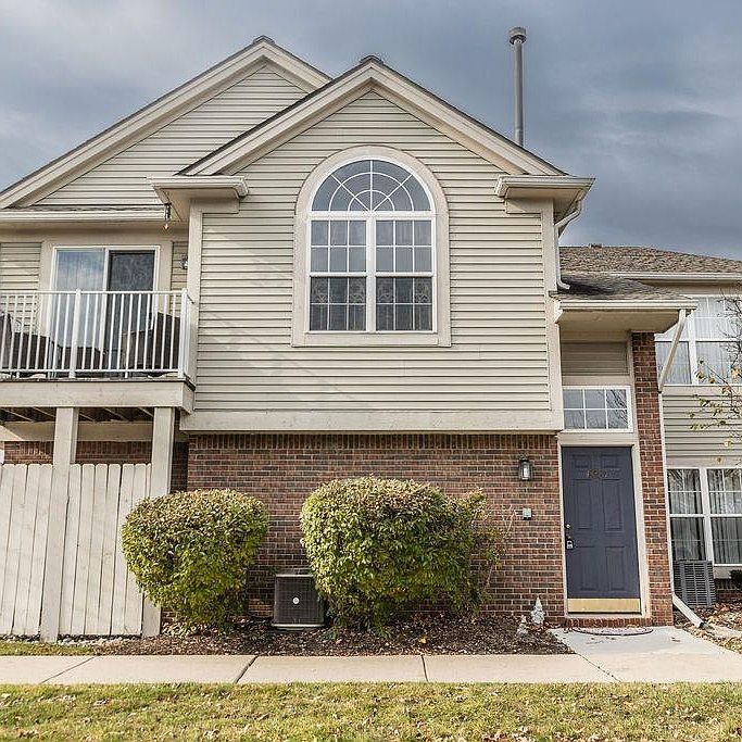 1st image of 43387 Woodbridge Dr
