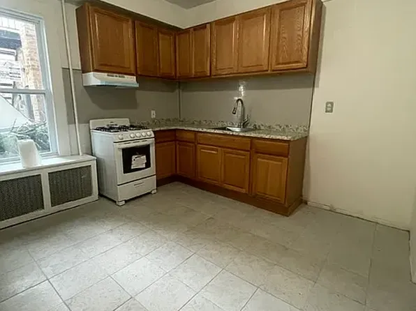 3954 Victory Blvd #1R, Staten Island, NY 10314