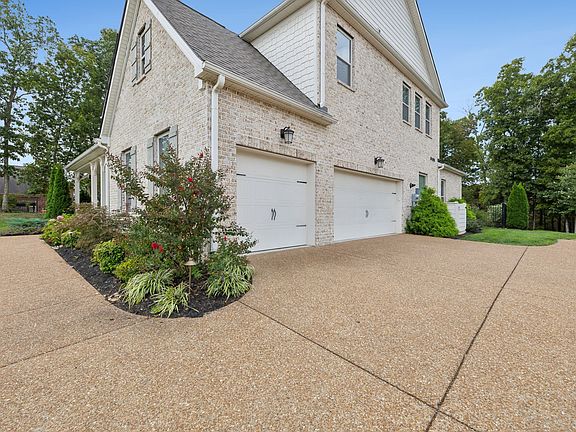 2nd image of 2075 Catalina Way