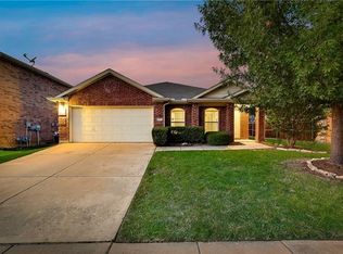 1317 Cattle Crossing Dr, Fort Worth, TX 76131