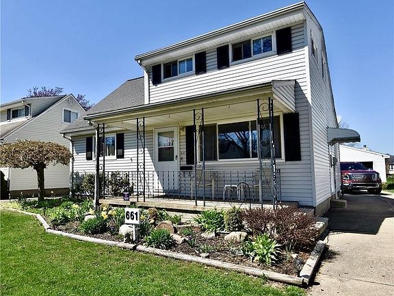 3rd image of 661 Roanoke Ave