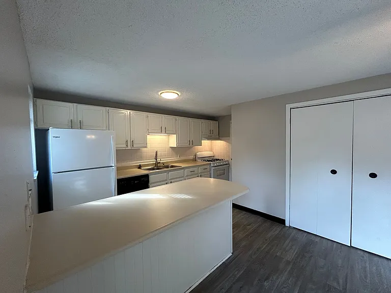 Coventry Court Townhomes — Photo 101