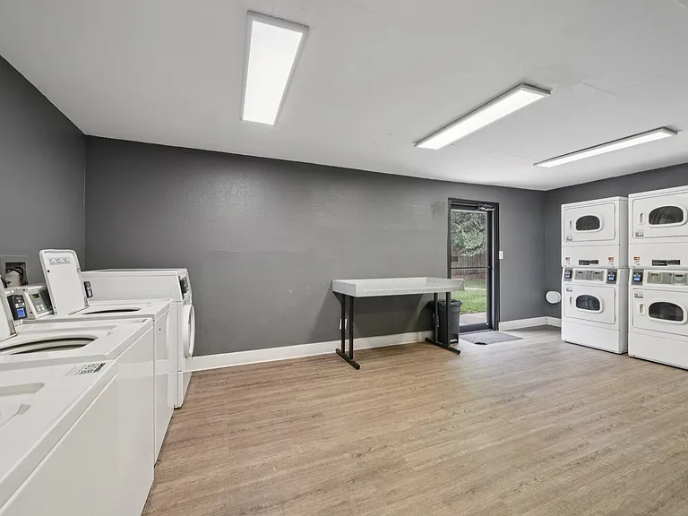 The Onyx Hoover Apartments — Photo 10