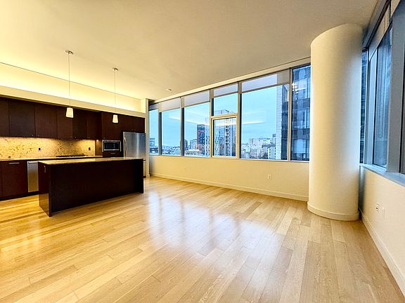 4th image of 909 5th Ave Unit 1705