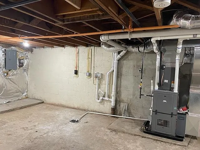 240 E Green St — Photo 23