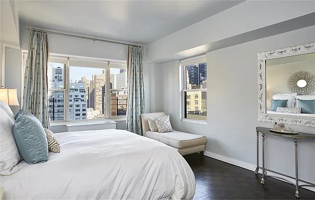 Sold by R New York | media 4
