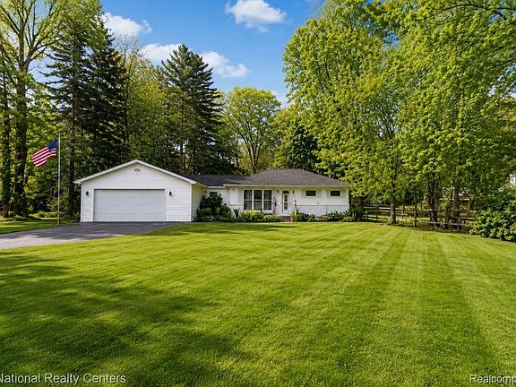 3rd image of 3137 Dean Rd