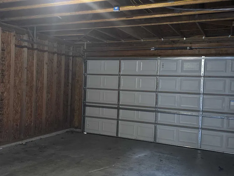 210 N Rowe St — Photo 5