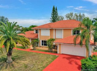 20001 E Oakmont Dr, Hialeah, FL 33015