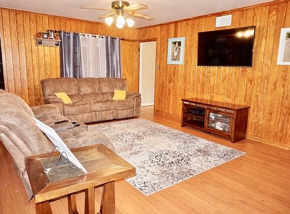 3rd image of 409 S Temple Dr