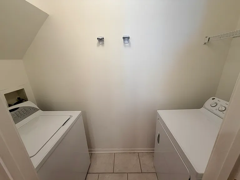 12 Fiddlers Elbow Ct — Photo 2