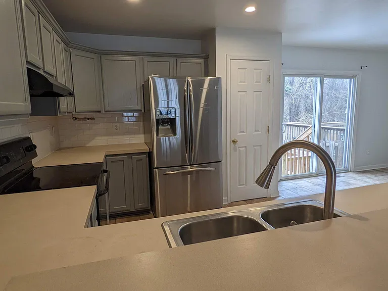 829 Gallows Ct — Photo 9
