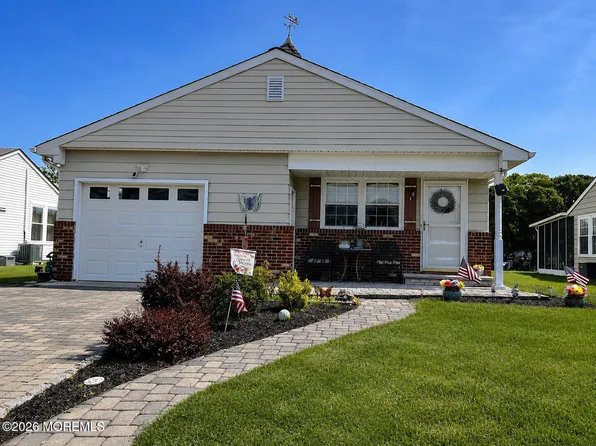 26 La Terraza Drive, Toms River, NJ 08757