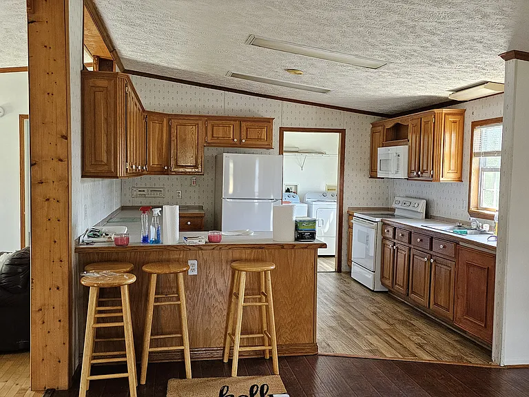 188 Ross Rd — Photo 8