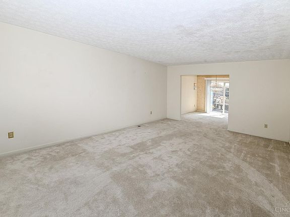 3rd image of 85 Applewood Dr