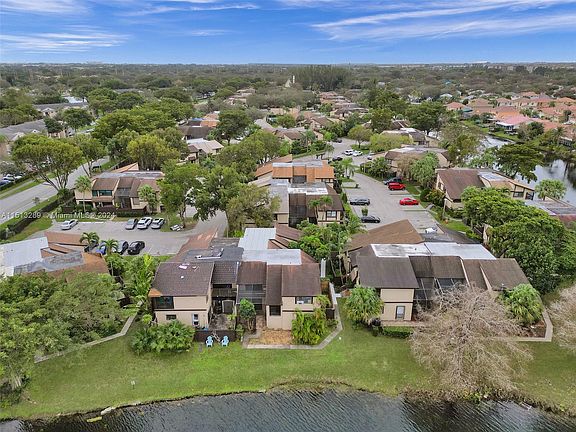 3rd image of 2390 Bayberry Dr #2390