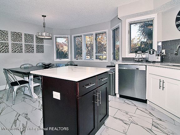 3rd image of 395 Begonia Court #3905