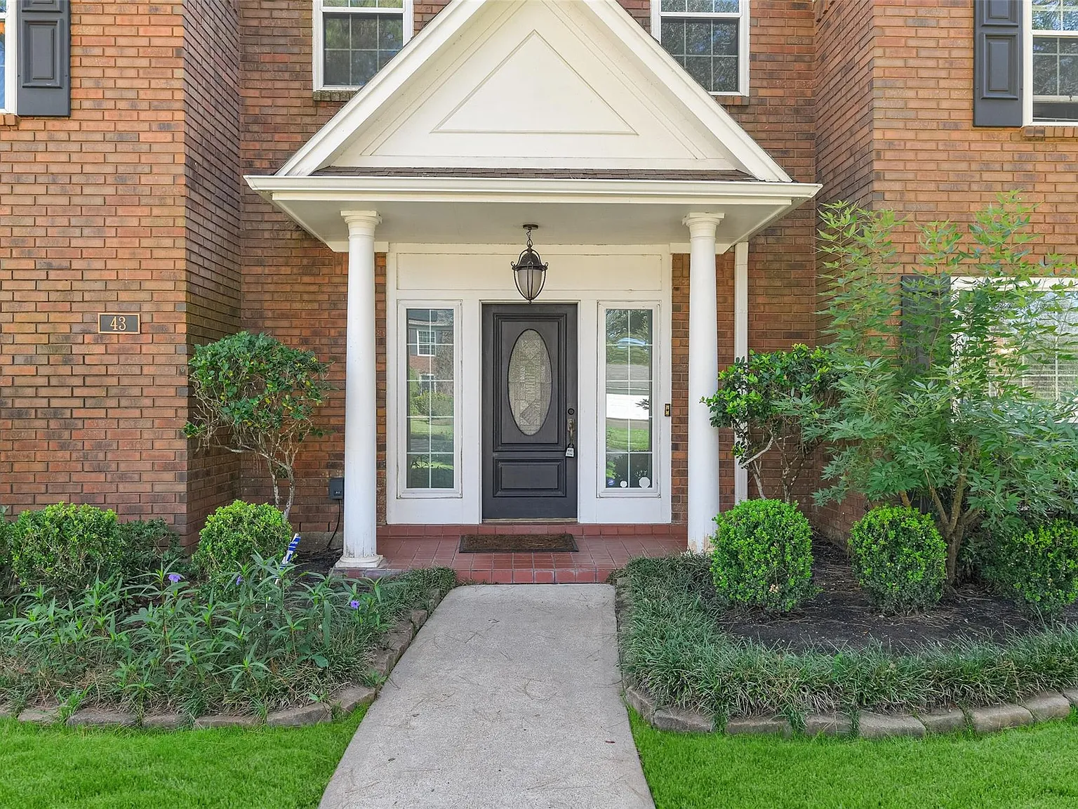 5 bed, 3.5 bath, 3426 sqft, $3,400 — Photo 2