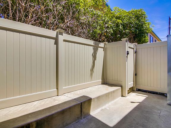 4th image of 4001 Honeycutt St #1