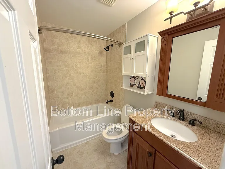 2321 Heathershire Ln — Photo 17