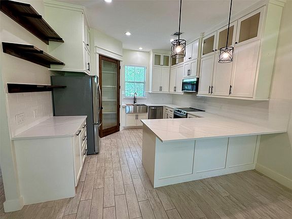 5th image of 3490 Country Club Blvd