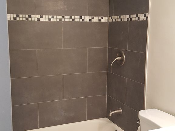 4th image of 345 S Manhattan Pl APT 208