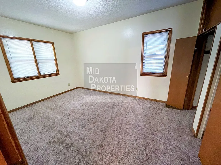 914 E 2nd Ave — Photo 7