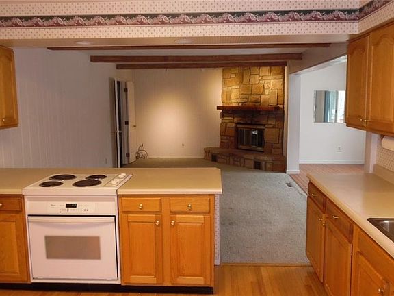 5th image of 113 Sierra Dr