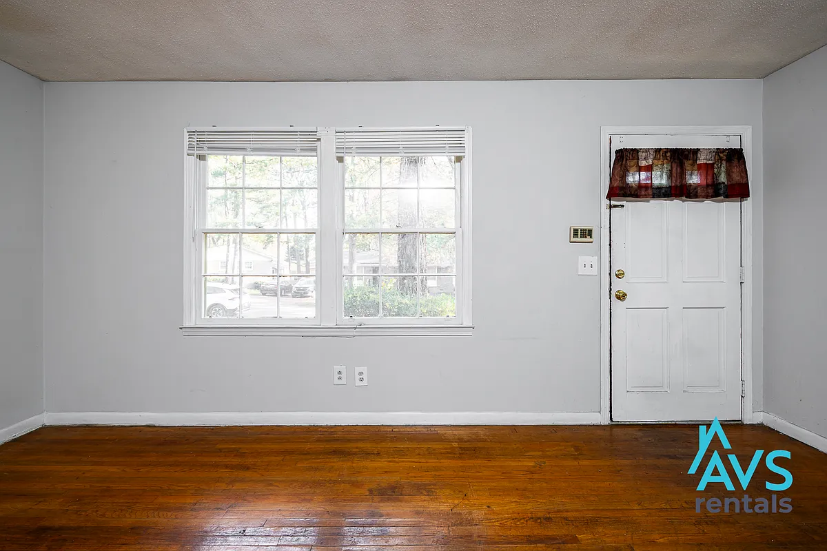 Building Photo - 908 Woodale Cir