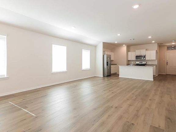 2nd image of 3907 Amethyst Dr
