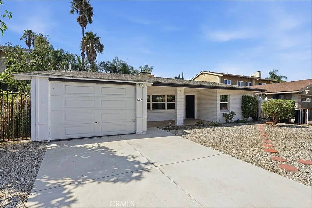 3 bed, 1679 sqft, $4,200 — Photo 2