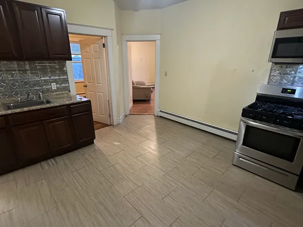 905 Park St #C-4, Hartford, CT 06106