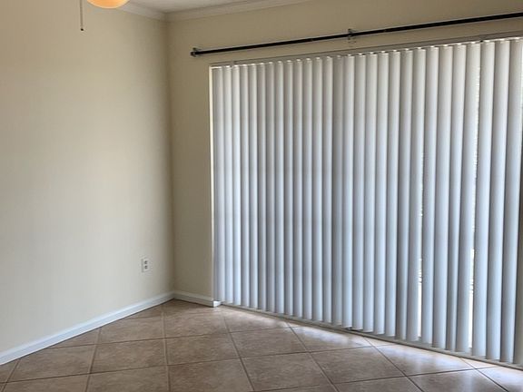 4th image of 708 11th St APT 319