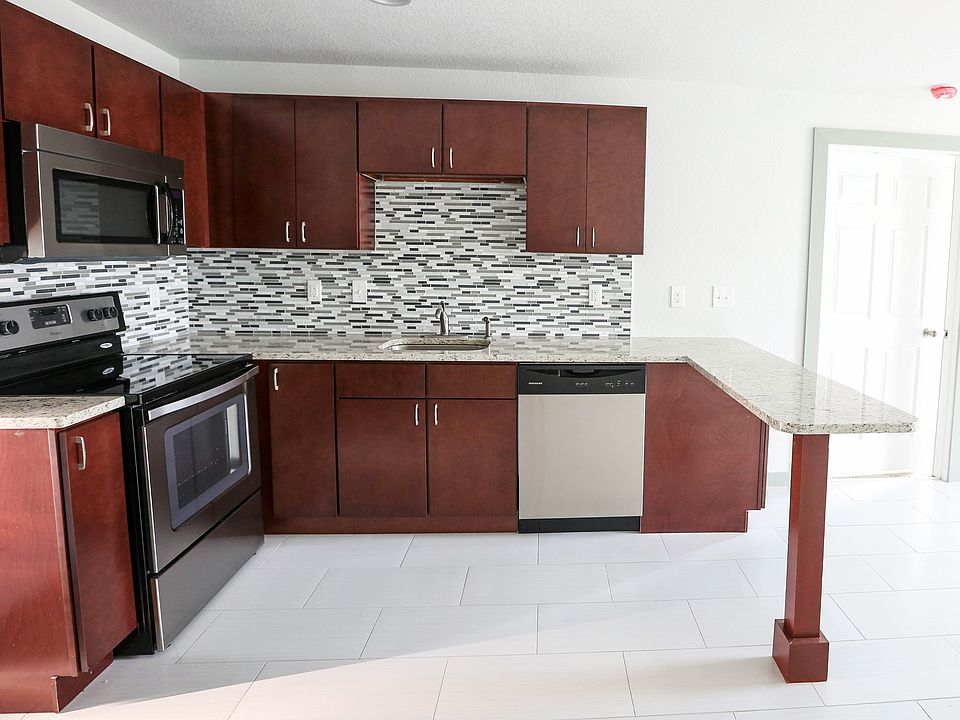 2nd image of 4205 N Manhattan Ave